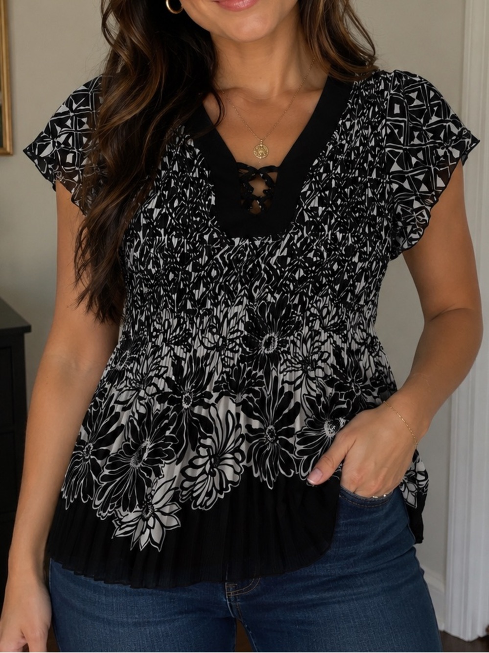 NICOLA Black & White Floral Smocked Tunic Top - Picture 5 of 10